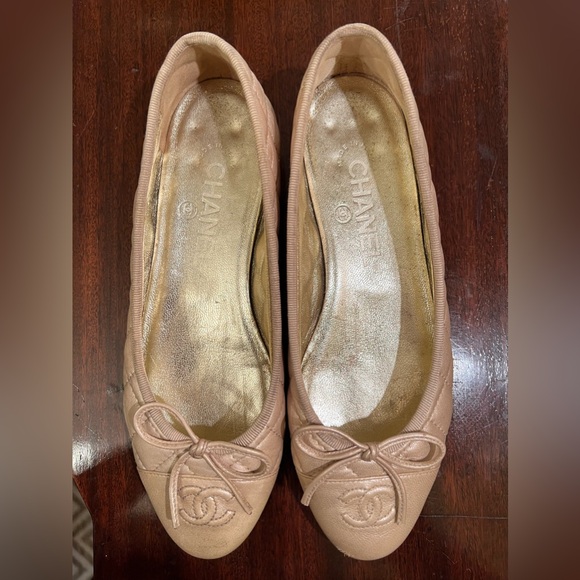 Chanel interlocking CC Bow Accent Ballet Flats in gold - Picture 5 of 12